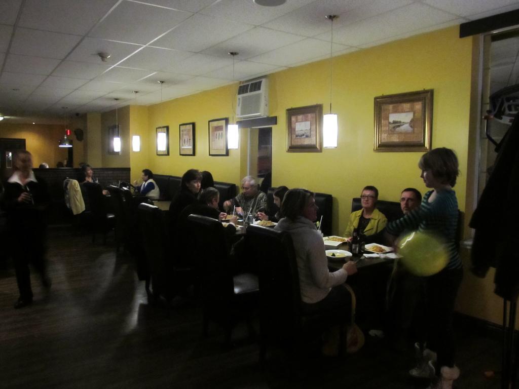 Le Voyageur Inn Mattawa エクステリア 写真