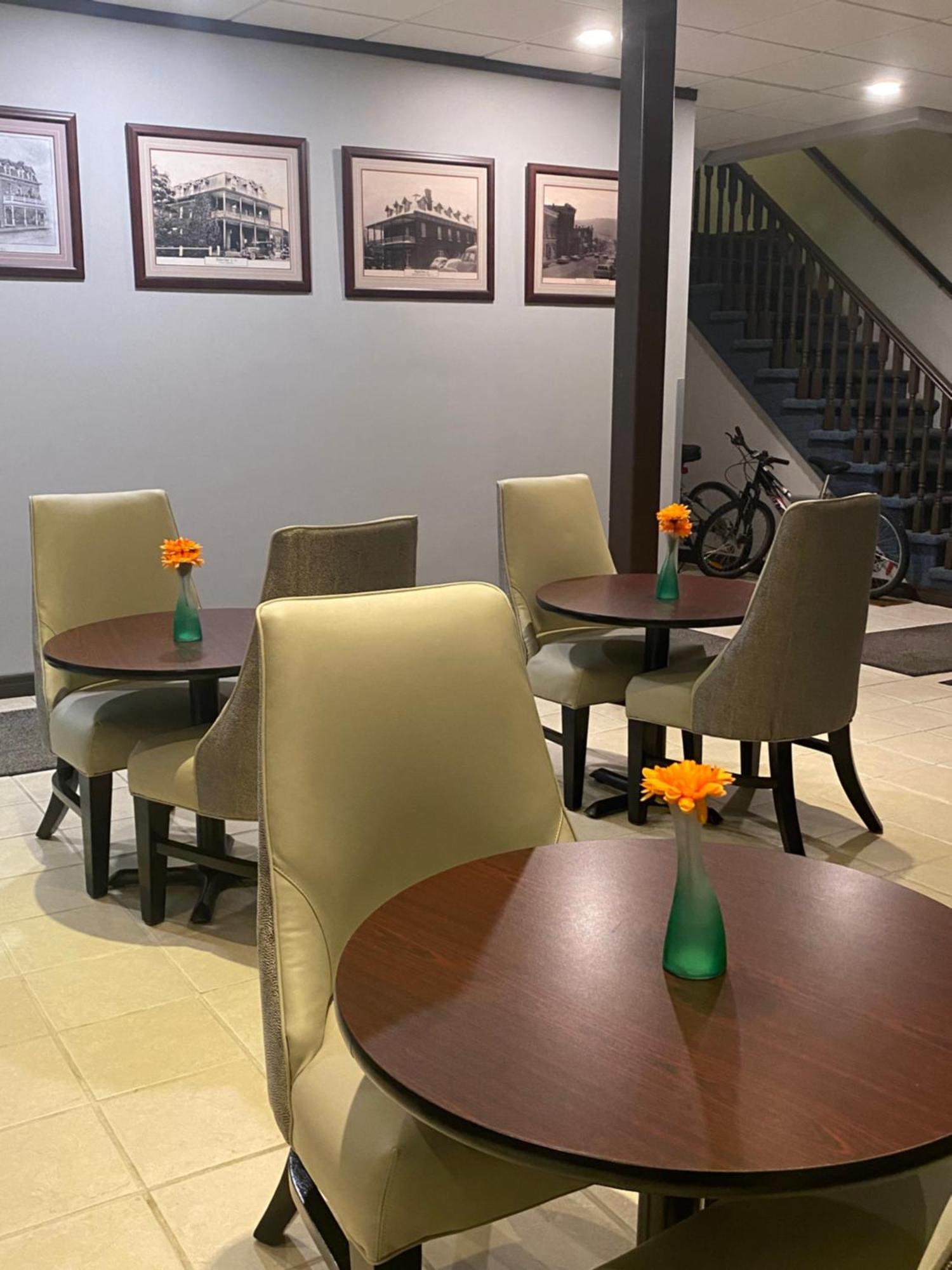 Le Voyageur Inn Mattawa エクステリア 写真