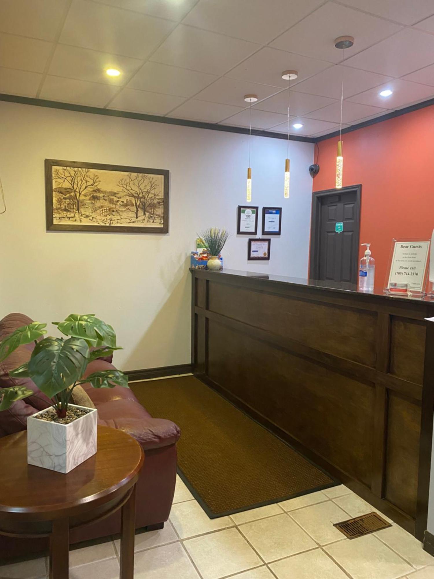 Le Voyageur Inn Mattawa エクステリア 写真