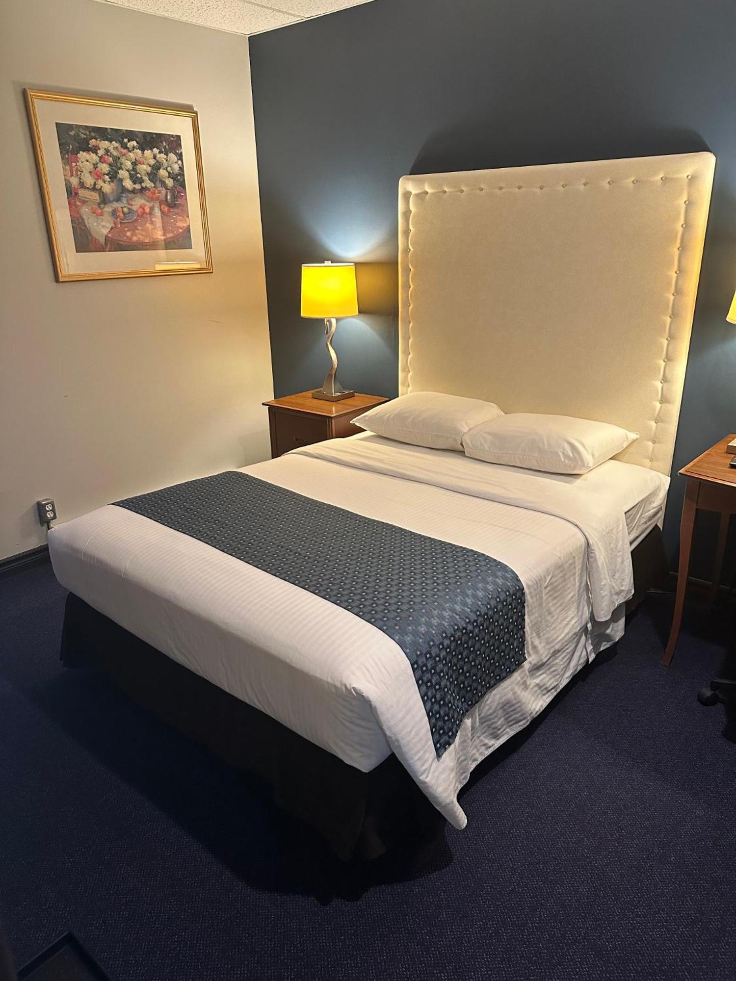 Le Voyageur Inn Mattawa エクステリア 写真