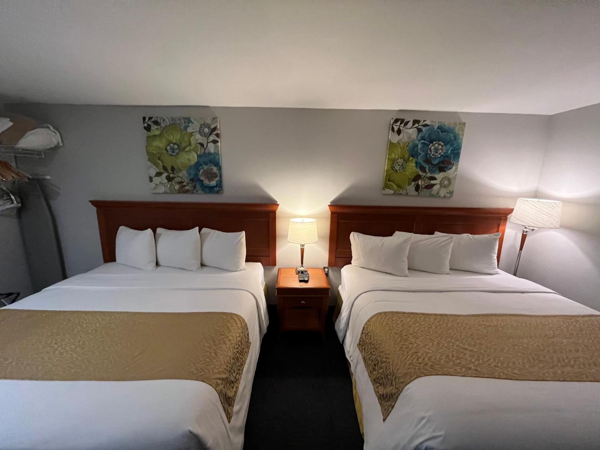 Le Voyageur Inn Mattawa エクステリア 写真
