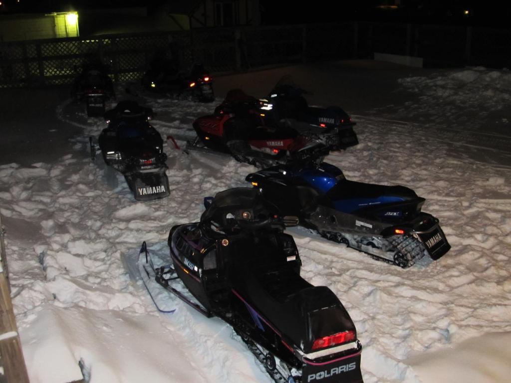 Le Voyageur Inn Mattawa エクステリア 写真