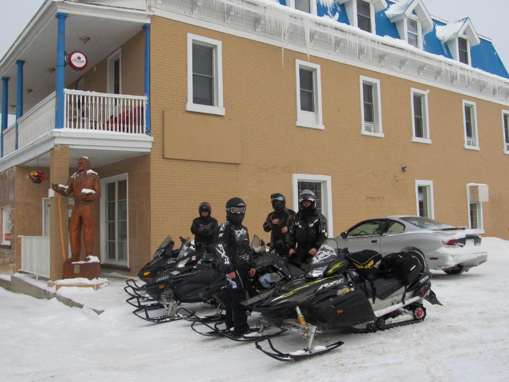 Le Voyageur Inn Mattawa エクステリア 写真