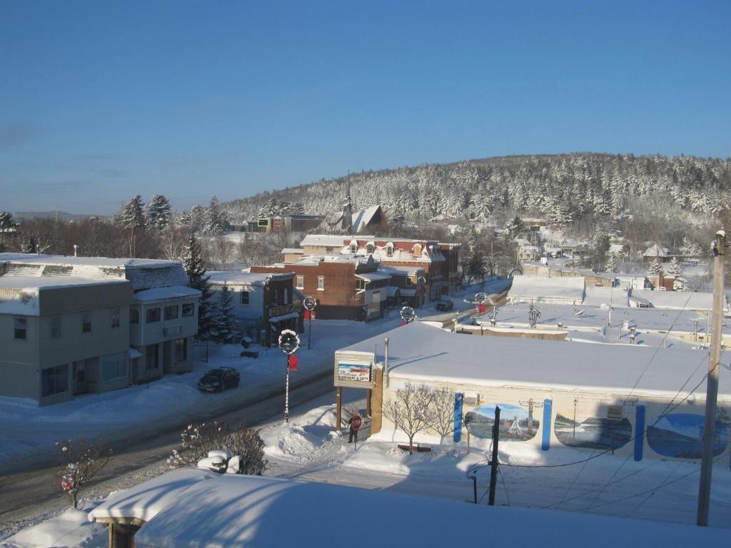 Le Voyageur Inn Mattawa エクステリア 写真