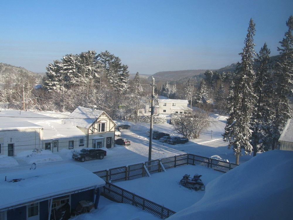 Le Voyageur Inn Mattawa エクステリア 写真