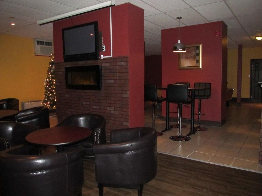 Le Voyageur Inn Mattawa エクステリア 写真