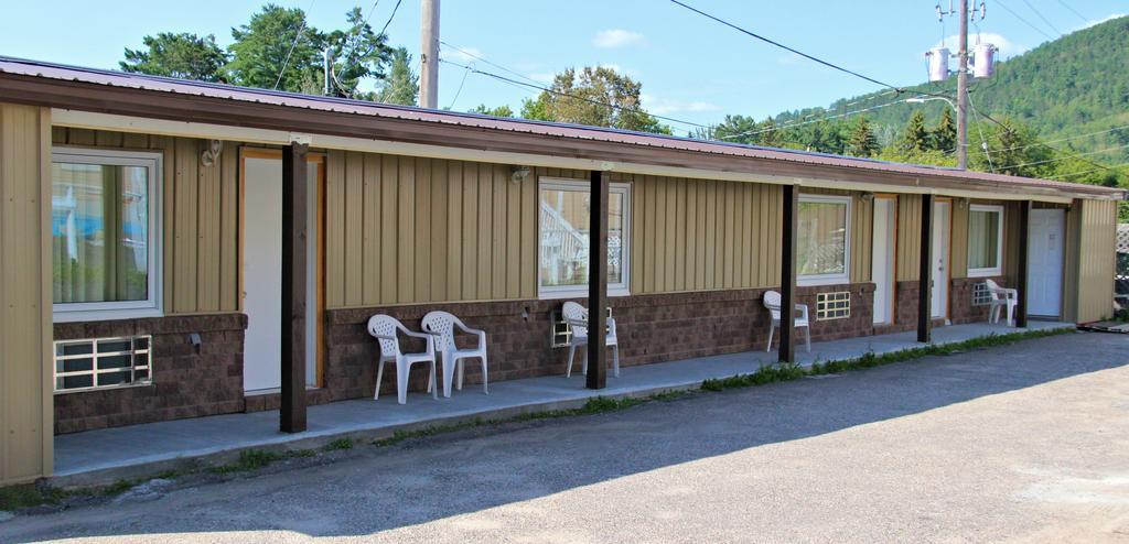 Le Voyageur Inn Mattawa エクステリア 写真