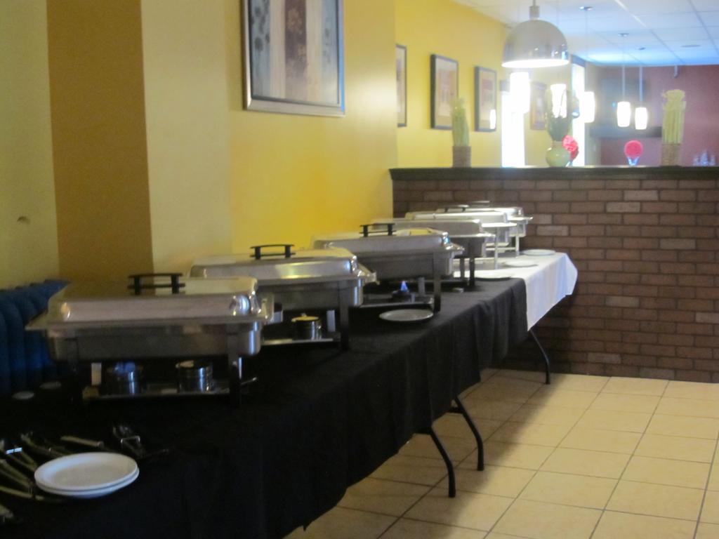 Le Voyageur Inn Mattawa エクステリア 写真