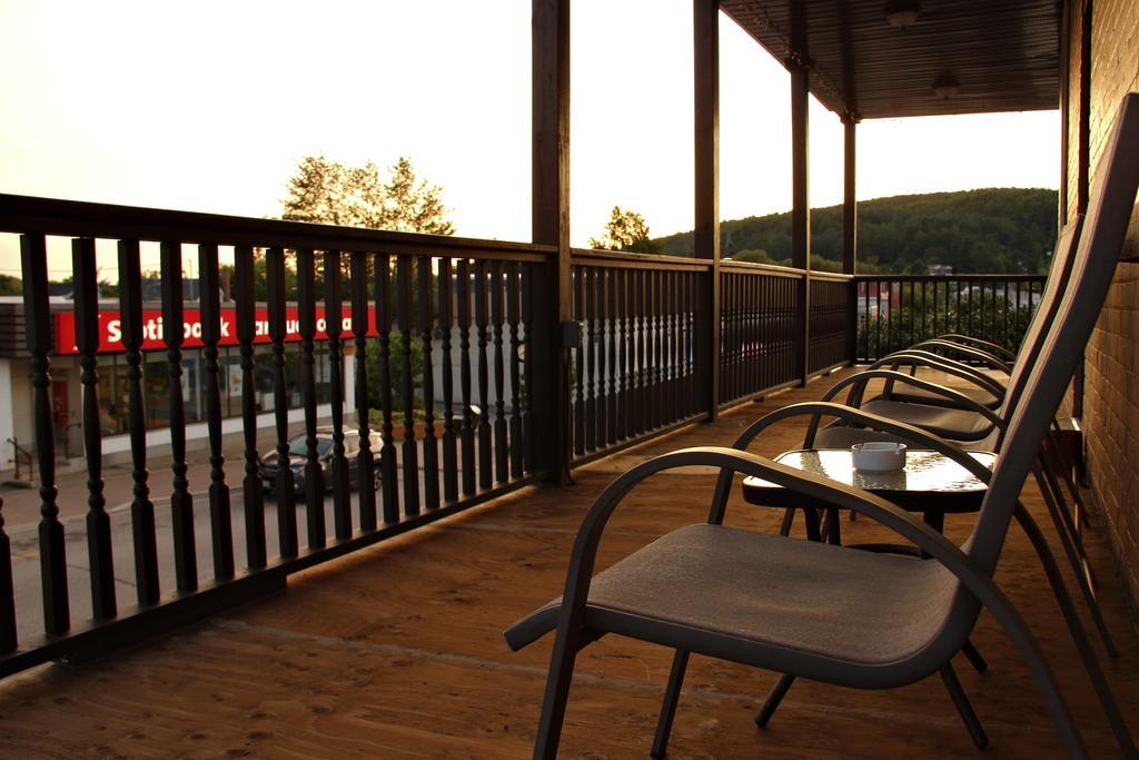 Le Voyageur Inn Mattawa エクステリア 写真